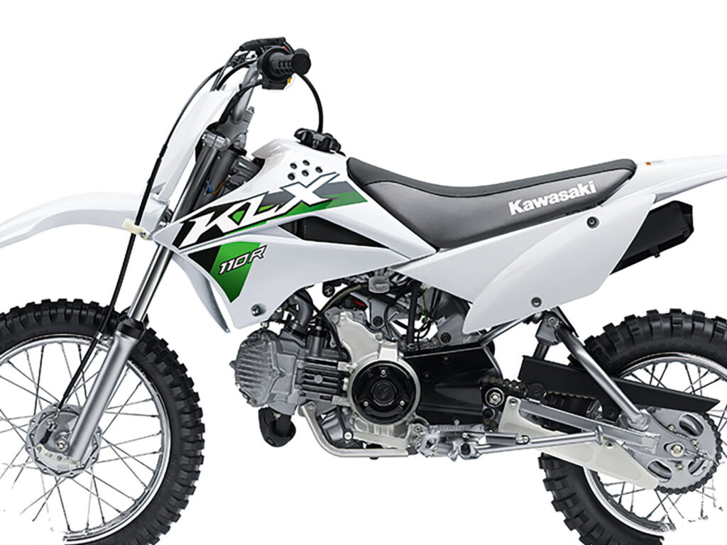 Kawasaki KLX 110 2026 Resmi Meluncur, Mini Trail Ini Diam-Diam Naik Kelas!