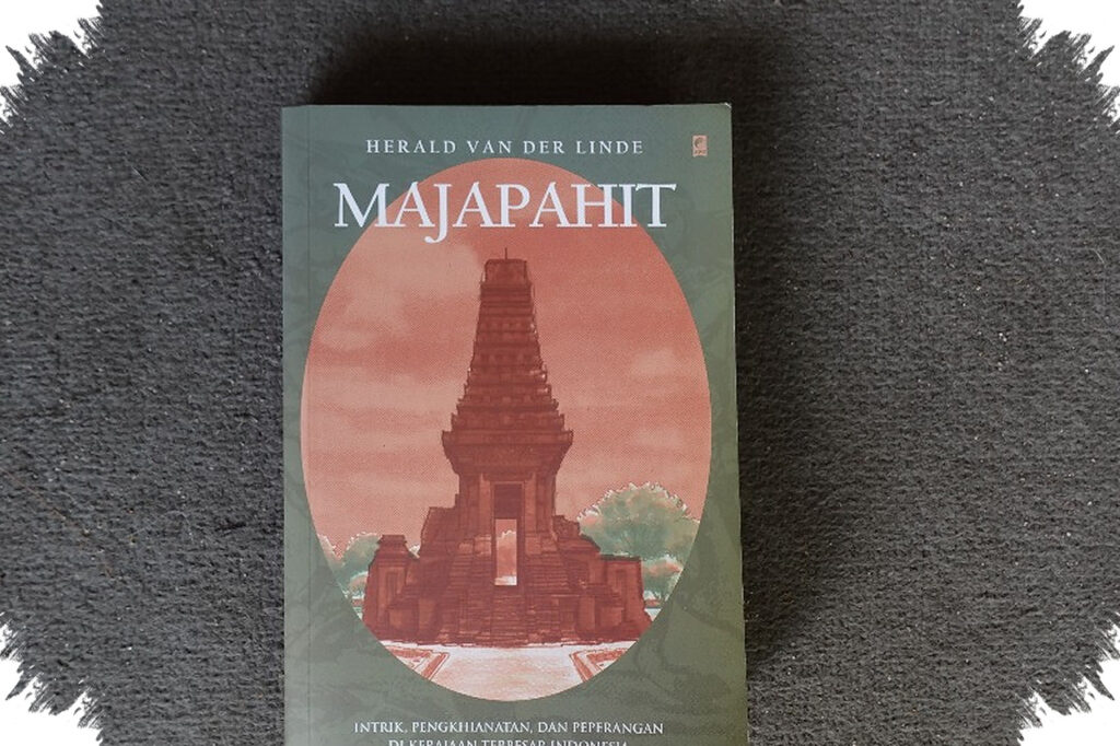 Majapahit Dalam Gaya Film Epik, Resensi Buku Yang Menghidupkan Sejarah