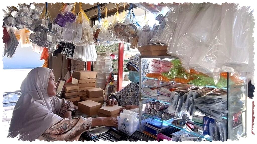 Harga Plastik Naik 70 Persen, Pedagang Jatim Putar Otak Jual Pentol Pakai Lidi
