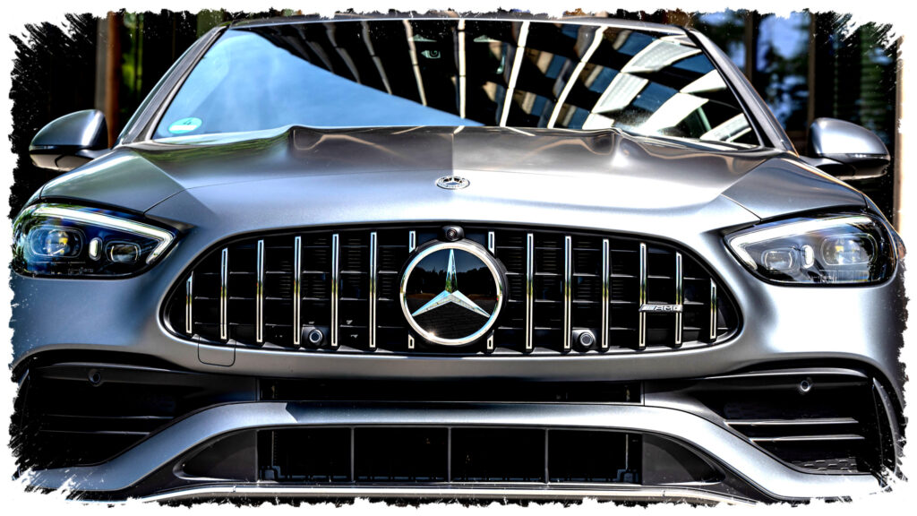 Mercedes-Nya Dilacak Ke Dua Bar, Saat Diduga Diam Di Dealer