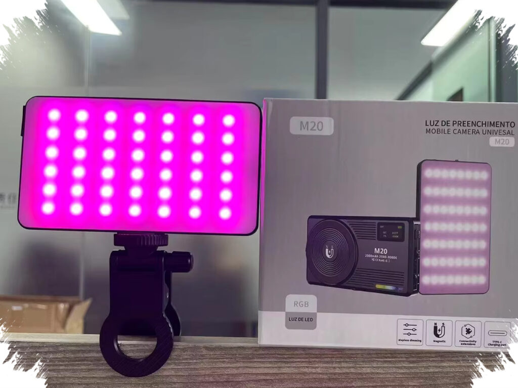 Lampu Saku Magnetik Ini Menempel Di Kaos, Iphone, Dan Tenda, Ringan Tapi Tahan Hujan