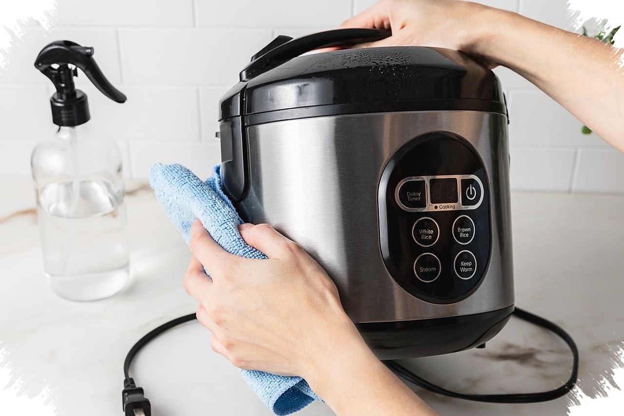 Rice Cooker Bau dan Cepat Kusam, Begini Cara Membersihkannya Tanpa Merusak Lapisan