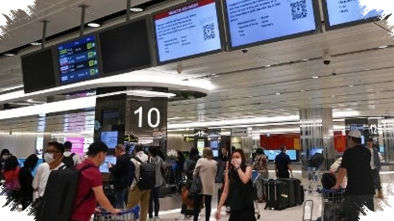 Hujan Deras Lumpuhkan Changi, 319 Penumpang Terjebak 2,5 Jam di Batam