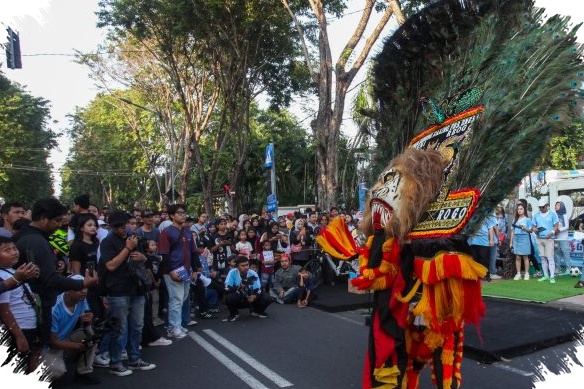 Kick Off Bola Gembira di Surabaya, Saat Jathilan dan Dadak Merak Mengantar Sosialisasi Piala Dunia 2026
