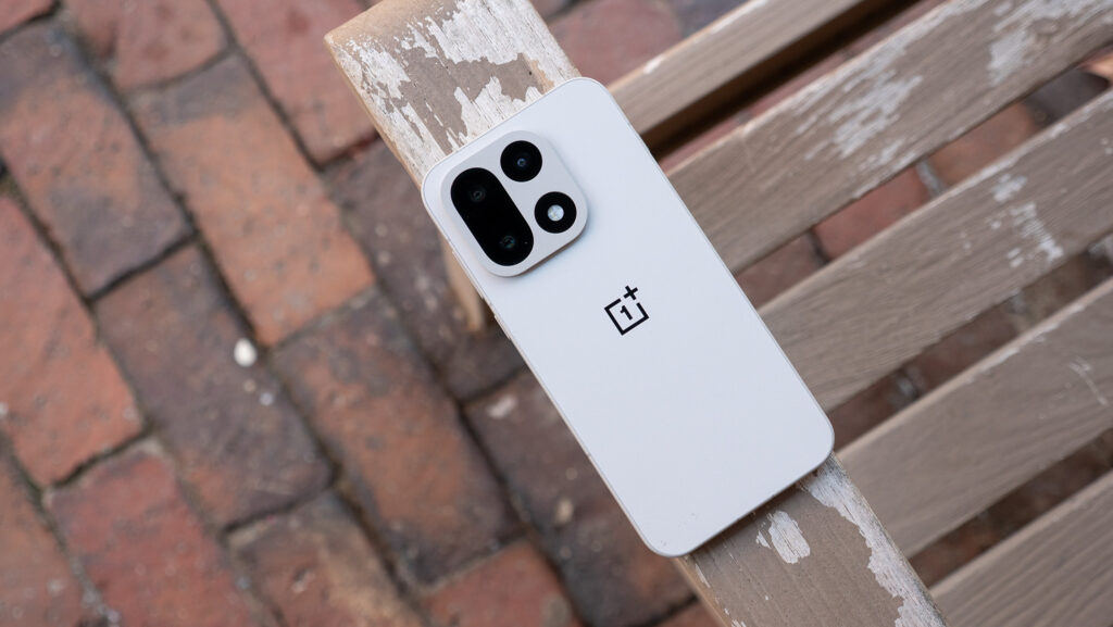 OxygenOS 16.1 Mendarat di OnePlus 15, Upgrade Kecil Ini Malah Bikin Pemakaian Terasa Jauh Lebih Enak