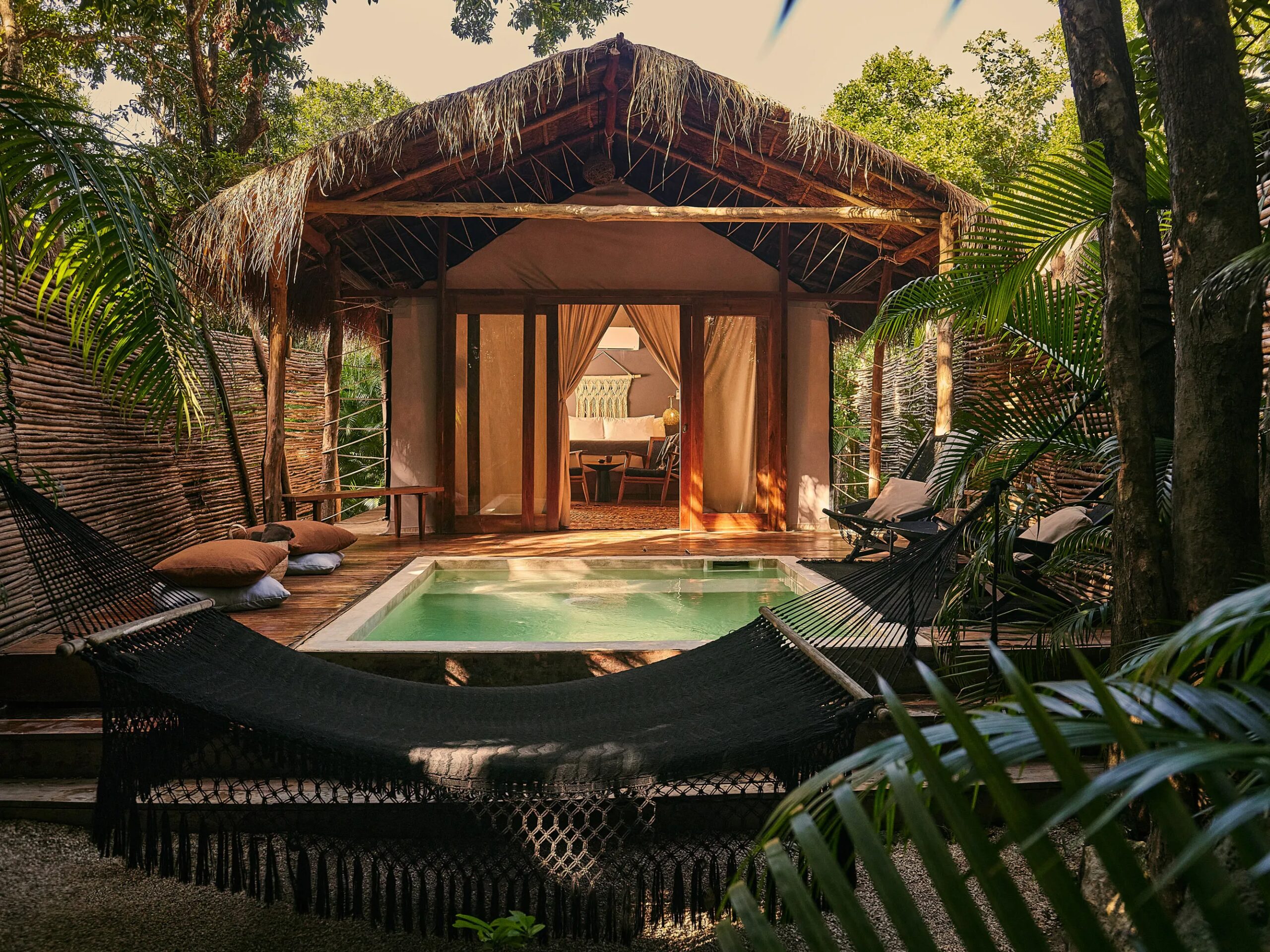 5 Prompt Gemini AI untuk Ubah Foto Biasa Jadi Dramatis di Resort Tropis Mewah