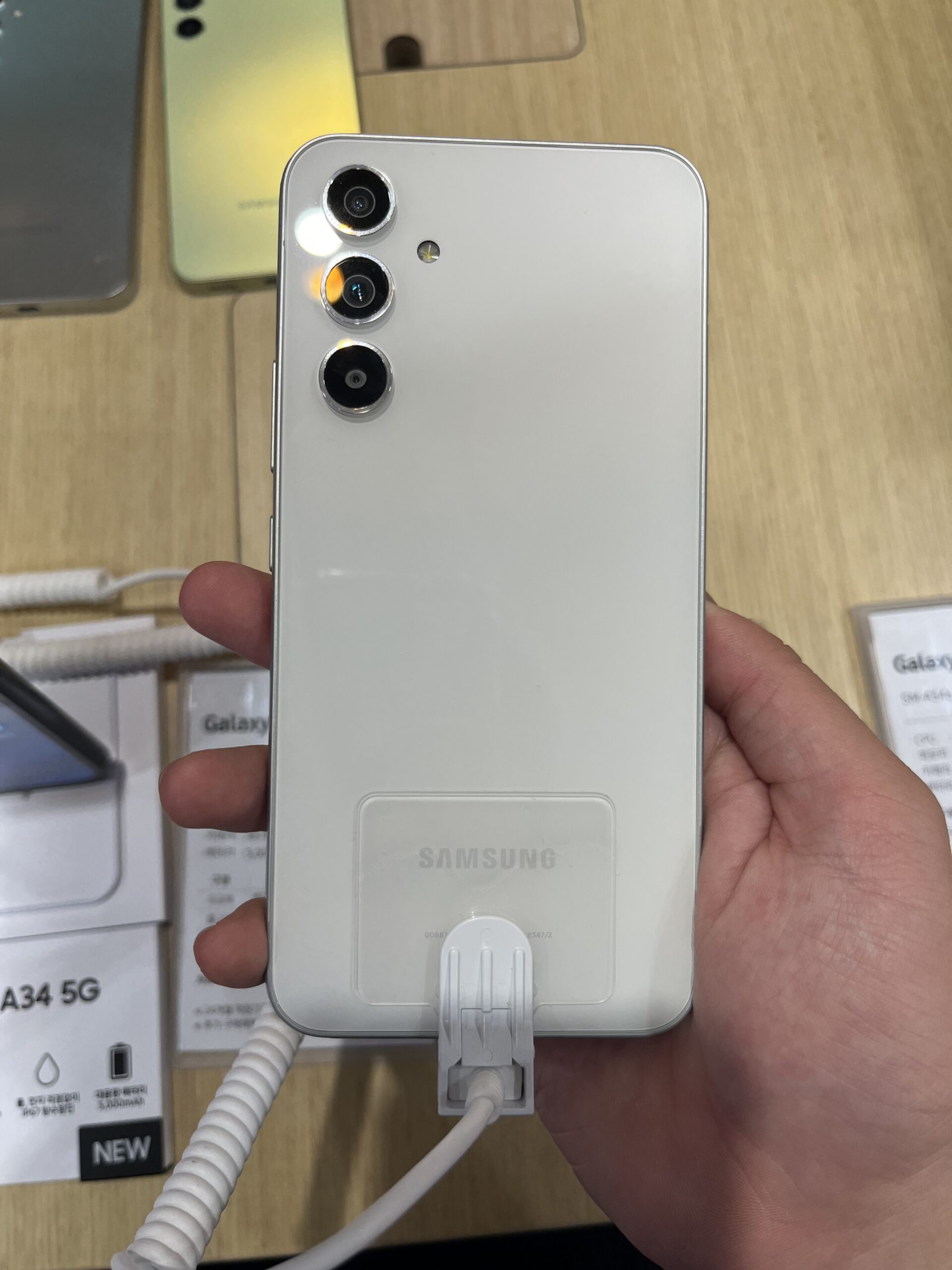 Samsung Buru-Buru Tambal 36 Celah di Galaxy A54, Pengguna Sudah Bisa Cek Update Ini