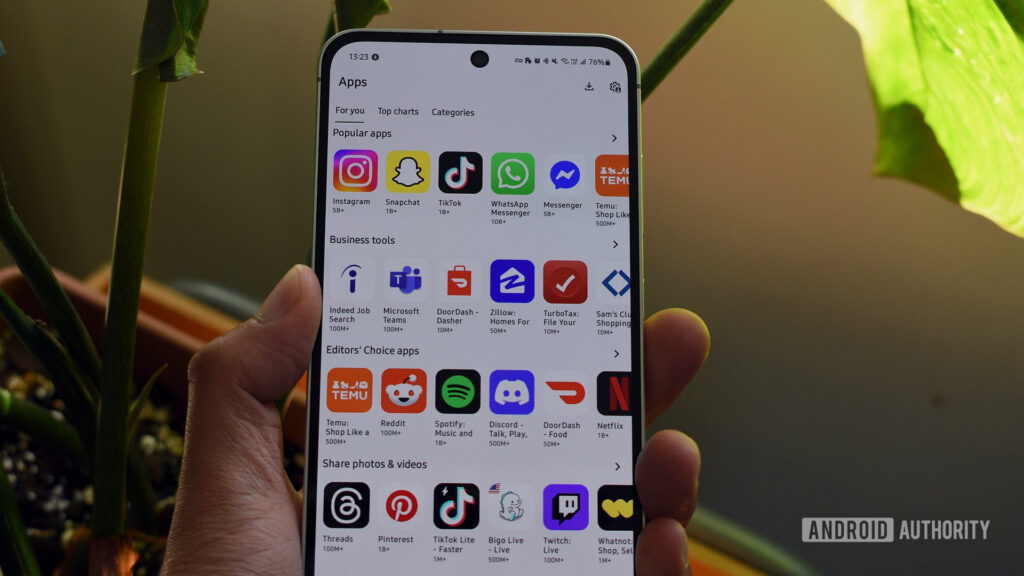 Aurora Store Dan Obtanium Menantang Play Store, Tiga Alternatif Android Yang Lebih Bebas