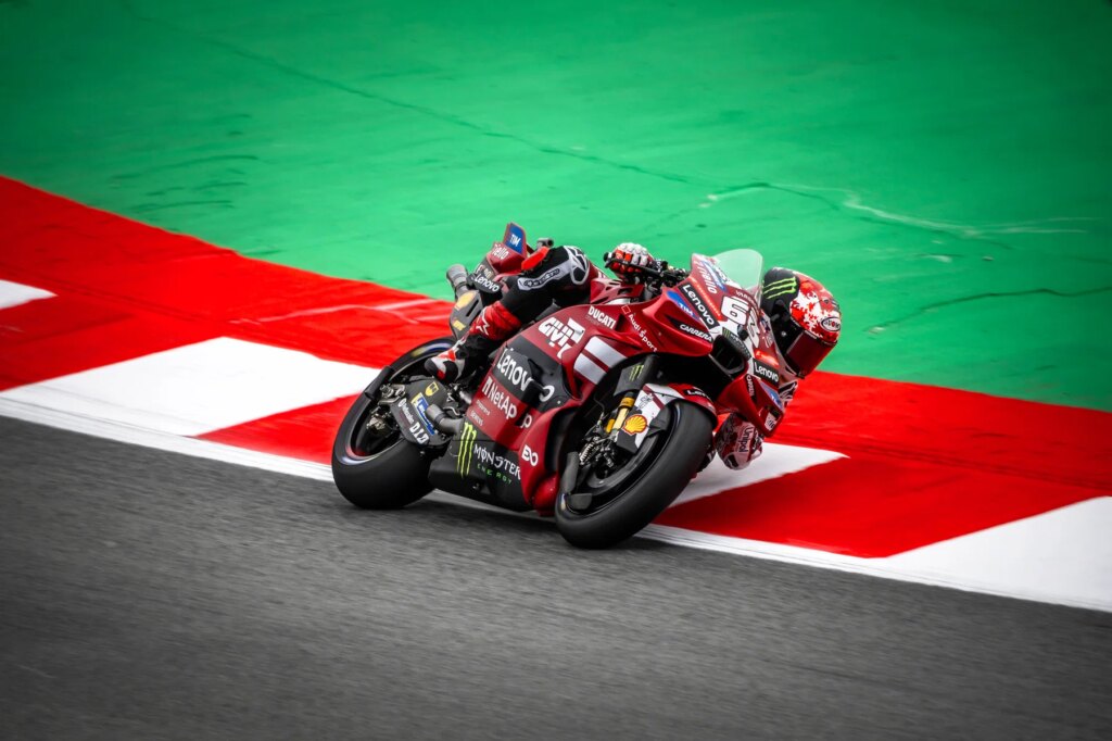 Sprint Ducati Sudah Menggila, MotoGP Catalunya 2026 Nanti Malam Bisa Lebih Panas