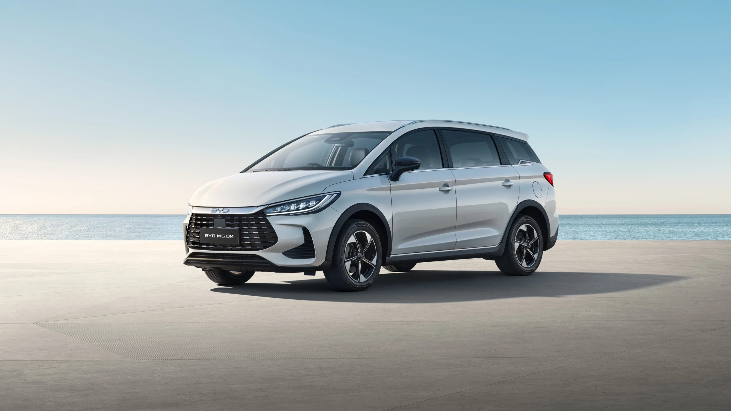 BYD M6 DM Debut Di Indonesia, PHEV Baru Ini Janjikan Mobil Keluarga Super Irit