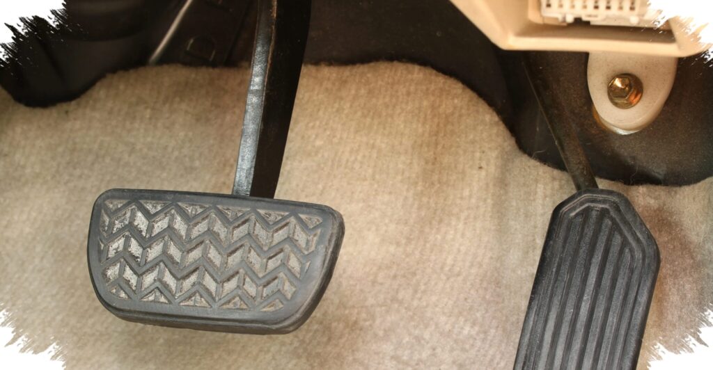 Kebiasaan Kaki Ini Sering Diremehkan, Padahal Bisa Picu Salah Injak Pedal Mobil Matik