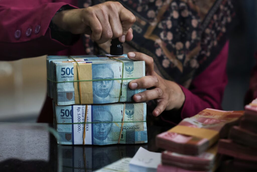 Rupiah Bisa Tertekan dari Kebiasaan Sehari-Hari, 8 Langkah Warga yang Tak Terduga Ini Penting