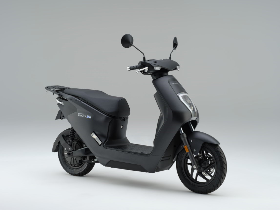 Honda EM1 Makin Dilirik di Kota, Desain Simpel dan Baterai Lepas Jadi Nilai Lebih