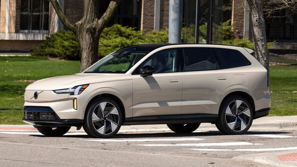 Volvo EX90 Datang Membawa Standar Baru, Sekali Cas 600 Km dan Kabin 3 Baris yang Mewah