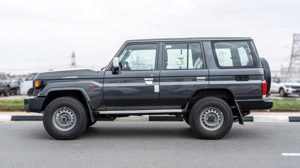 Toyota Land Cruiser 76 4.0L MT, Tangguh Di Medan Ekstrem Tapi Nyaman Bukan Prioritas
