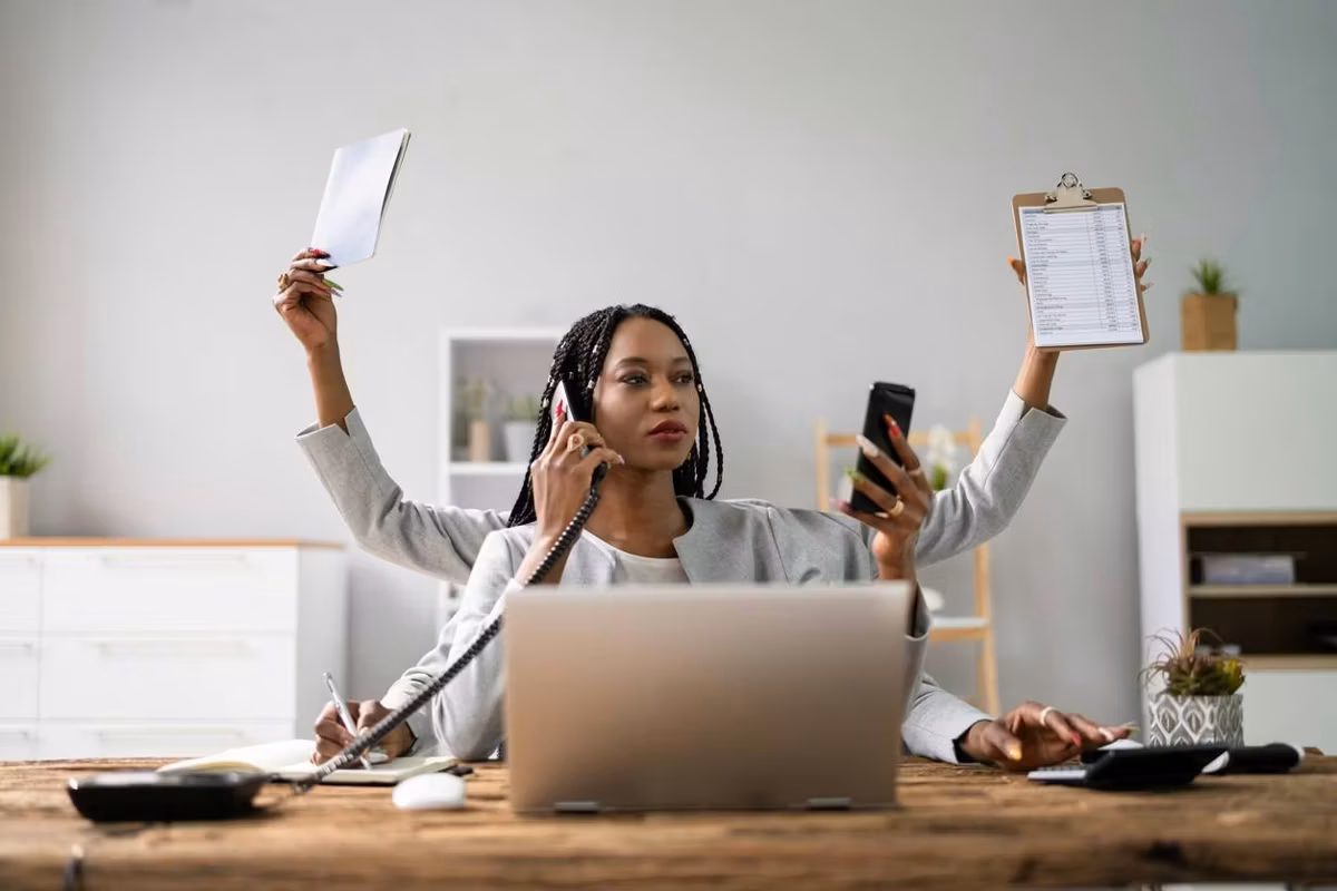 5 Cara Bekerja Cerdas Ala Perempuan Gemini, Multitasking Tanpa Mudah Kewalahan