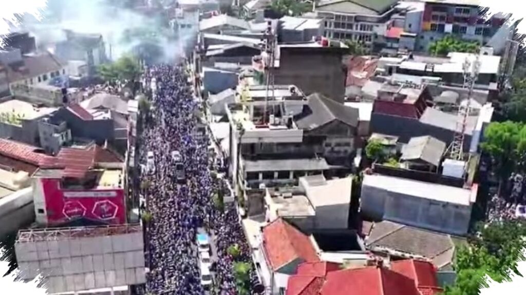 Persib Ukir Three-Peat Bersejarah, Bandung Membiru Dalam Konvoi Kemenangan Mengular