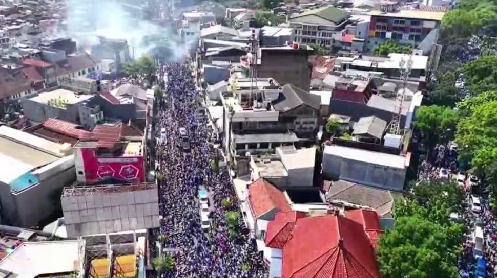 Persib Ukir Three-Peat Bersejarah, Bandung Membiru Dalam Konvoi Kemenangan Mengular