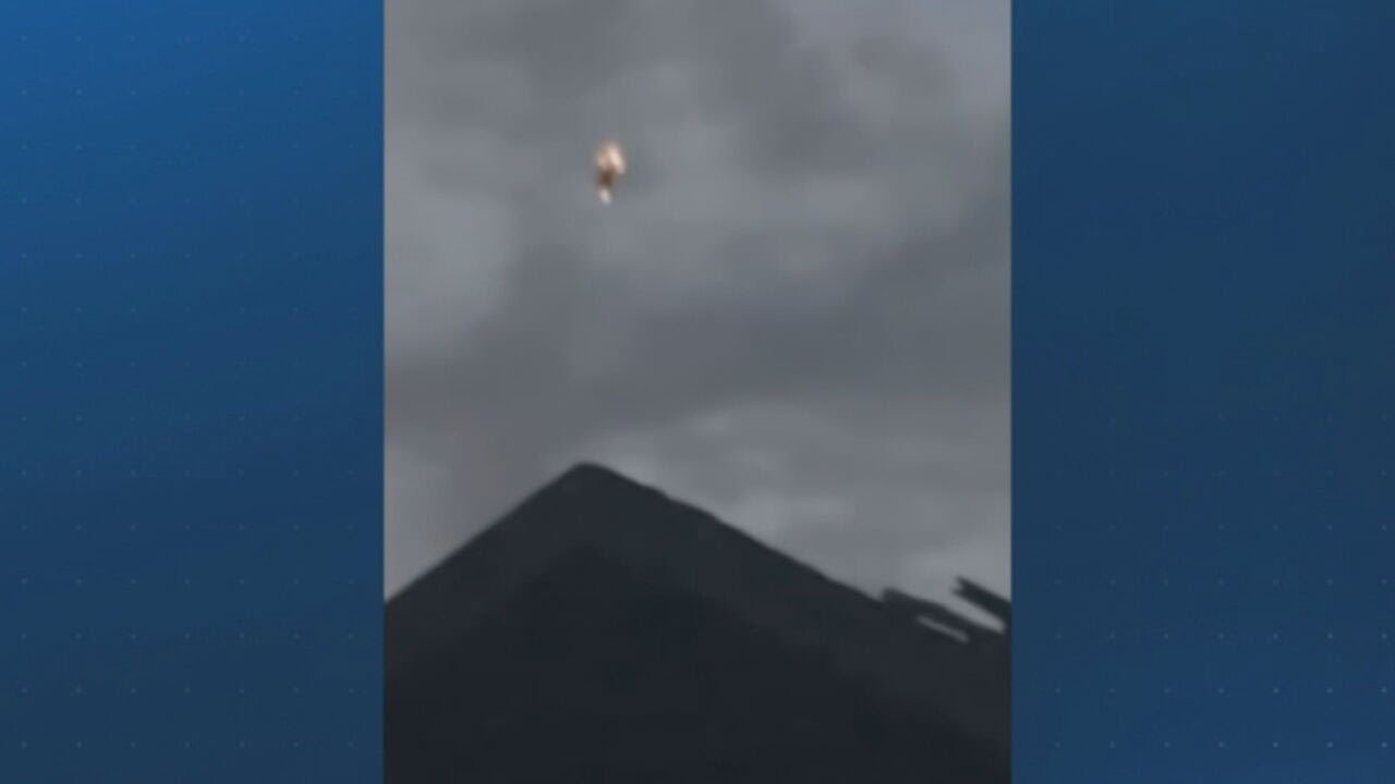 Sosok Berbulu Jatuh dari Langit di Argentina, Polisi Pastikan Benda Ini Tak Berbahaya