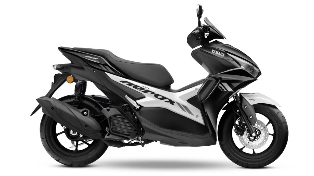 Yamaha Aerox 155 Terasa Buas di Jalan, Tapi Bodinya Bisa Merepotkan di Kemacetan