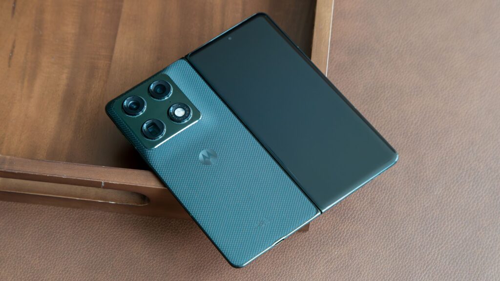 Fitur Tersembunyi Motorola Ini Bikin Buka Aplikasi dan Screenshot Cukup Ketuk Belakang