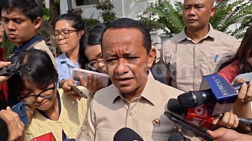 Lirik Pelesetan Bahlil Menyebut BCA Hingga Mandiri, Lagu Pujian Ini Bikin Tertawa