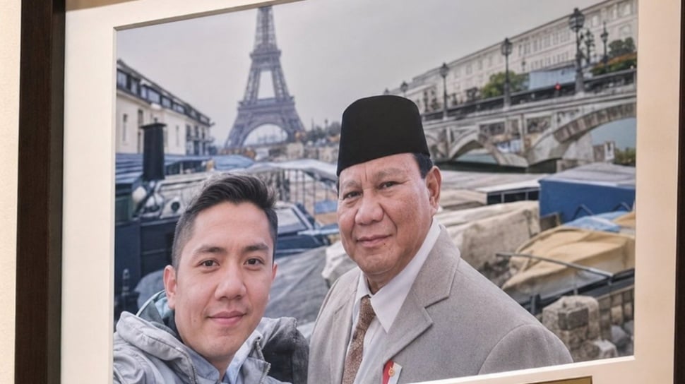 Ruang Kerja Teddy Disorot, Selfie Prabowo di Paris Curi Perhatian Publik