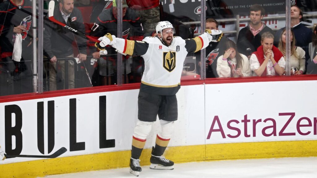 Golden Knights Menang di Game 1 yang Bizarre, Kesalahan Hurricanes dan Konsistensi Vegas Jadi Penentu