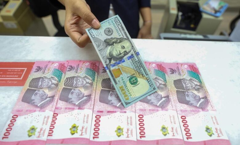 Rupiah Melemah Pagi Ini, Kurs Dolar Di BCA BRI Mandiri BNI Bergerak Tajam