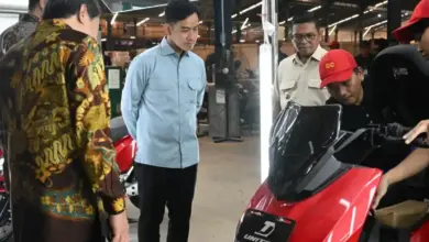 Gibran Tinjau Pabrik United di Tangerang, Motor Listrik dan Konversi Jadi Fokus Baru