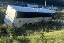 Bus Wisata Terperosok Ke Parit Di Tol Bawen, Dua Penumpang Tewas Dalam Kecelakaan Tunggal