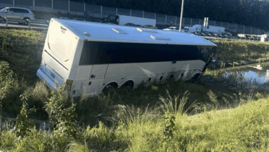 Bus Wisata Terperosok Ke Parit Di Tol Bawen, Dua Penumpang Tewas Dalam Kecelakaan Tunggal