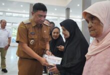 Garut Luncurkan Balebat Untuk Warga Miskin Ekstrem, 1.000 Keluarga Terima Rp2 Juta