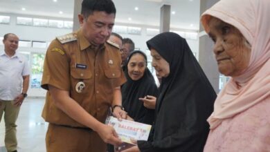 Garut Luncurkan Balebat Untuk Warga Miskin Ekstrem, 1.000 Keluarga Terima Rp2 Juta