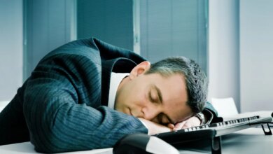 Begadang Nonton Bola Tanpa Kelihatan Lemas Di Kantor, 5 Trik Biar Tetap Segar