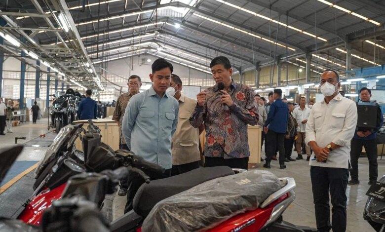 Gibran Tinjau Pabrik United E-Motor, Dorong Akselerasi Ekosistem EV Nasional