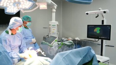 Operasi Penggantian Lutut, Dari Nyeri Parah ke Presisi Robotik yang Mempercepat Pulih