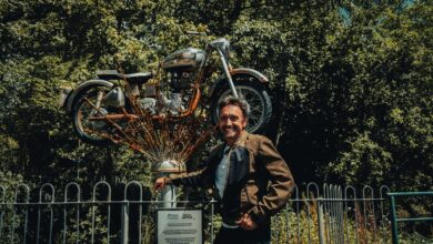Richard Hammond Kembali Jadi Pria Paling Pas Untuk Royal Enfield, Momen Simbolis Di Redditch