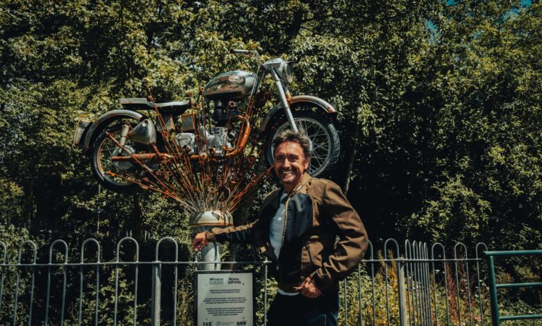 Richard Hammond Kembali Jadi Pria Paling Pas Untuk Royal Enfield, Momen Simbolis Di Redditch