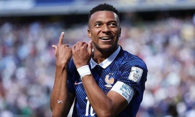 Mbappe Menempel Messi di Puncak, Perburuan Sepatu Emas Makin Ketat