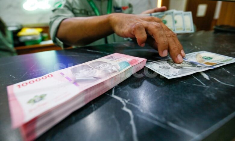 Rupiah Hampir Tembus Rp18.000 Lagi, Tekanan Dolar AS Kian Berat