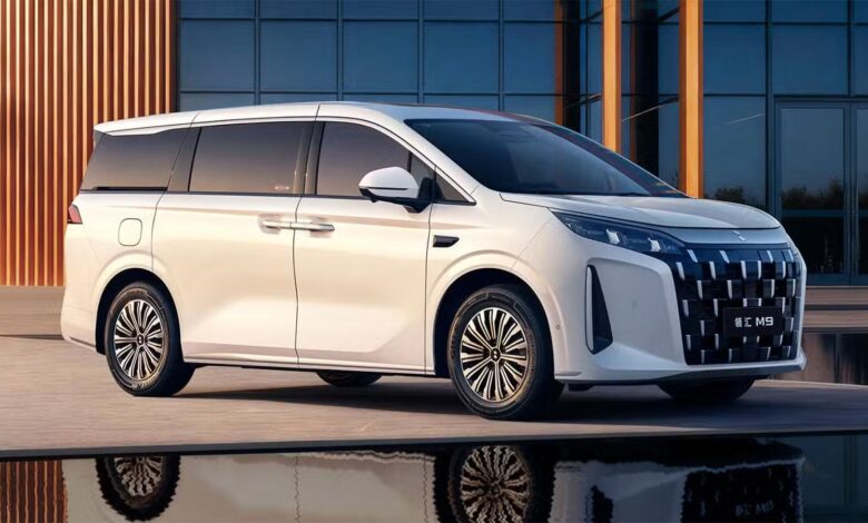 BYD Siapkan Linghui M9 untuk Taksi Online dan Keluarga, Pintu Geser Jadi Senjata Utama