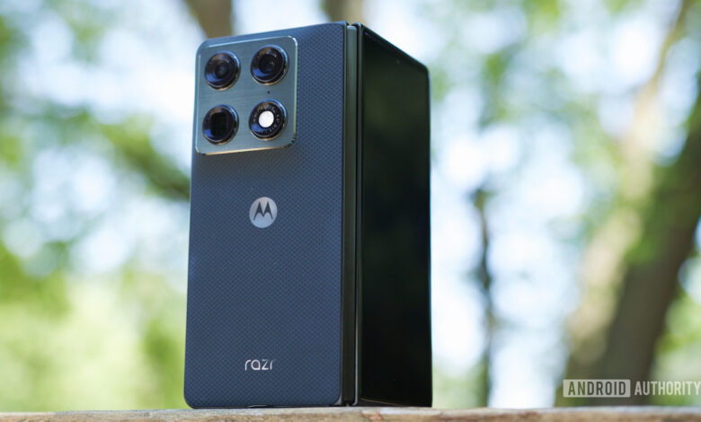 Motorola Akhirnya Tembus Ekosistem Apple, Razr Fold Kebagian Quick Share Rasa AirDrop