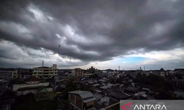 Semarang Hari Ini Berawan, Sinyal Cuaca Tenang di Tengah Peringatan Hujan Ekstrem Daerah Lain