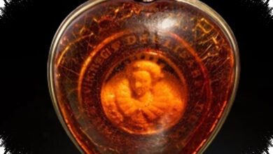 Liontin Amber Langka Wajah Elizabeth I, Dari £5.588 Menuju Lelang Hingga £150.000