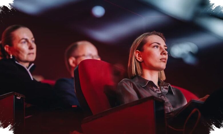 Review Notes From The Last Row, Penonton Ikut Dimanipulasi Dan Dibuat Tidak Nyaman