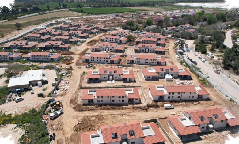 Polres Inhil Bedah Rumah Sri Yati Dan Bangun Sumur Bor 180 Meter, Ratusan Keluarga Kini Punya Harapan Baru