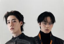 12 Gaya Sepatu Hitam Ala Juyeon THE BOYZ, Buktikan Item Basic Bisa Terlihat Mahal