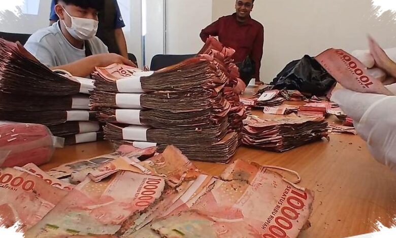 Rp 1,54 M Untuk Kuliah Anak Rusak Kena Rob, Ida Datangi BI Tegal Untuk Tukar Uang
