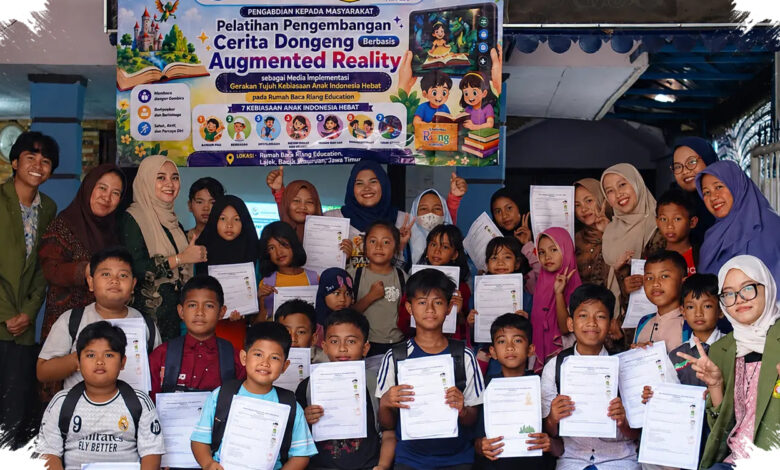 PKM EDU UPN Veteran Jatim Latih Anak Rumah Baca Riang Menulis Dongeng AR, Literasi Dan Karakter Bertemu Teknologi
